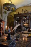 /album/fotogalerie-muzeum-alchymie-speculum-alchemiae-nejtajemnejsi-dum-v-praze/knihovna-ukryva-nejenom-tajemstvi-zapsana-v-knihach-jpg/
